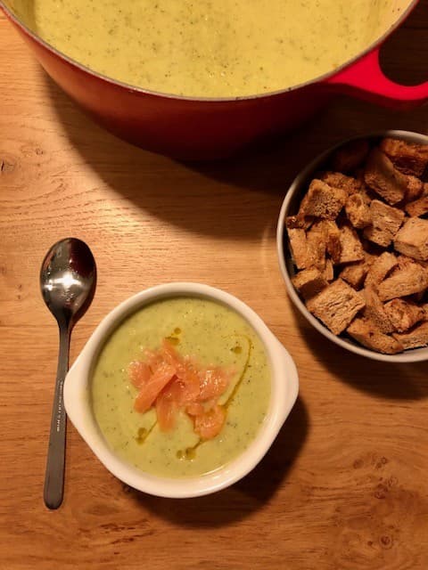 Courgettesoep met gerookte zalm