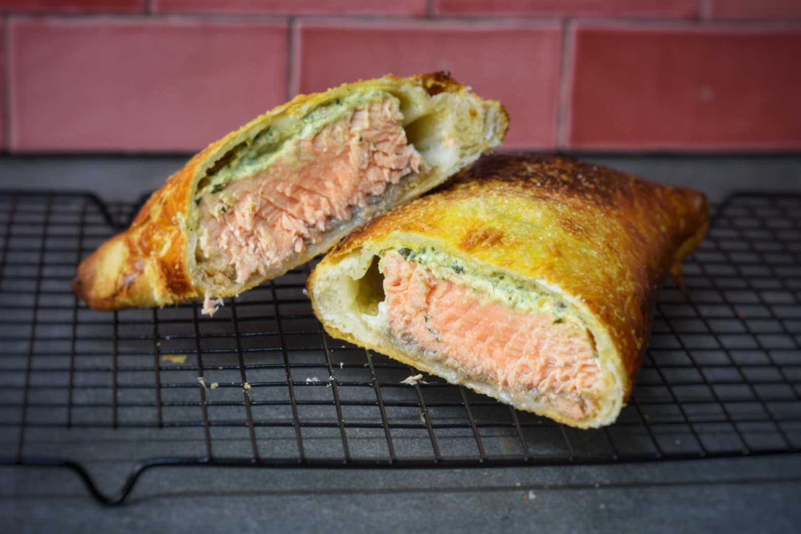 Zalm in bladerdeeg met verse pesto