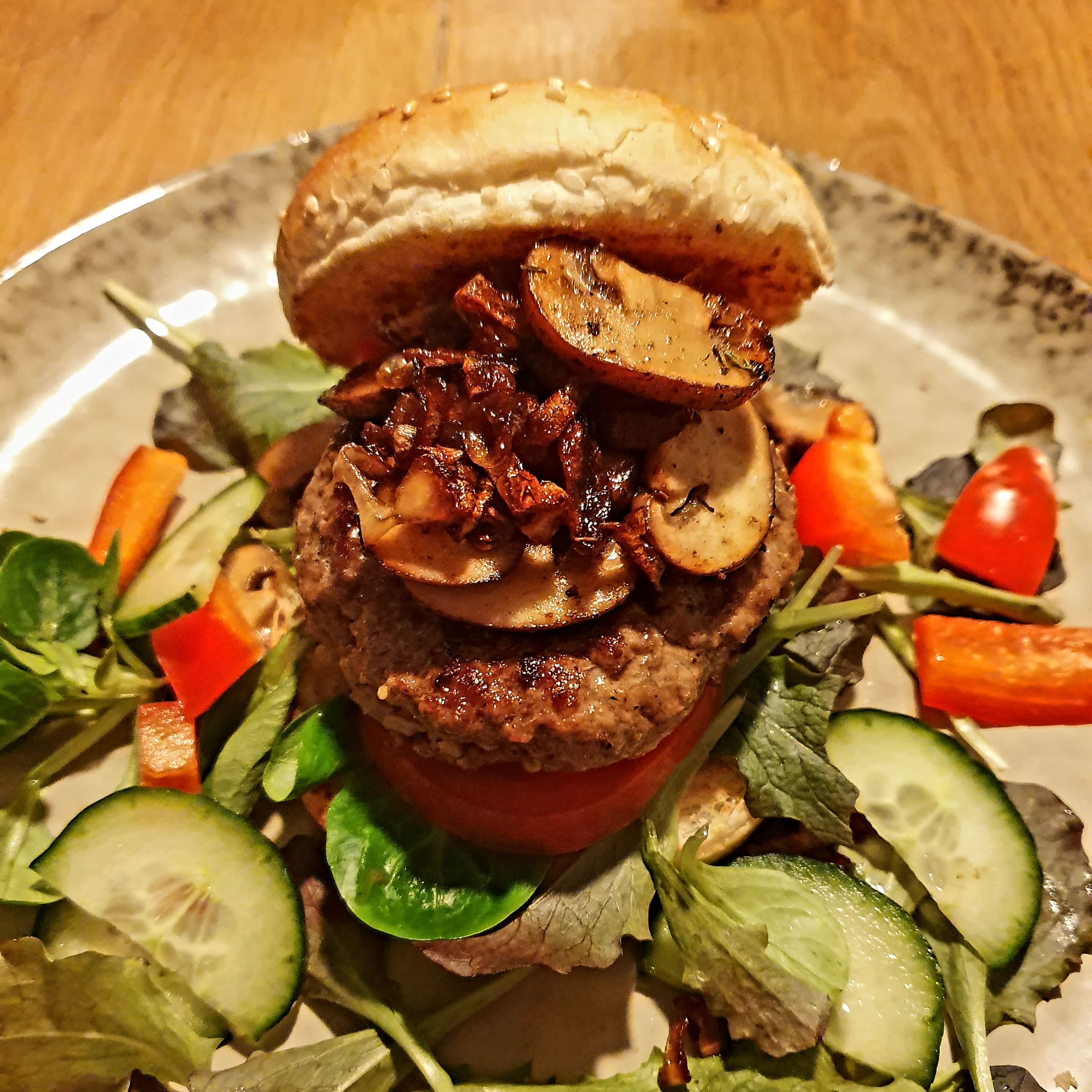Hertenburger met champignons