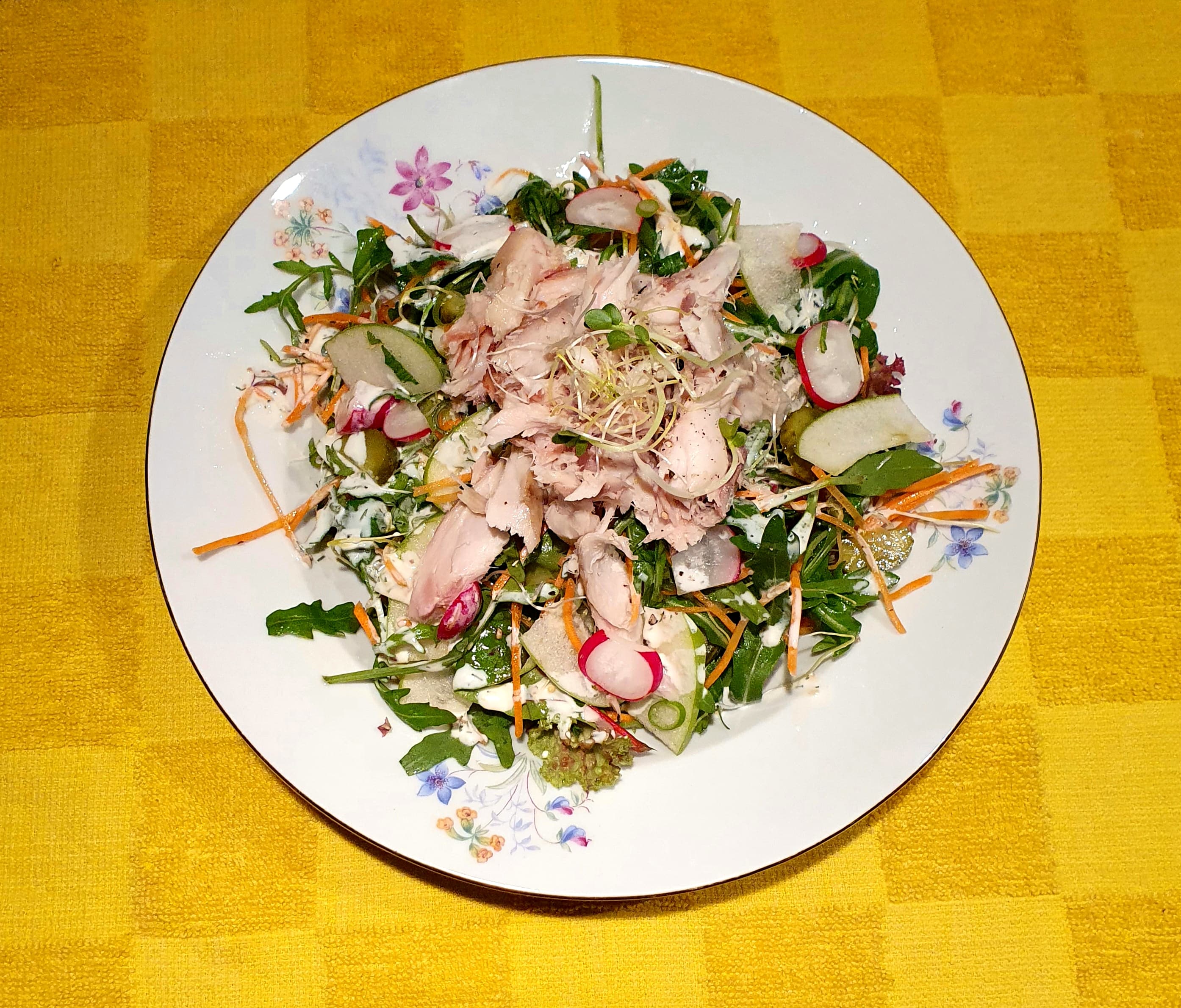 Makreelsalade met appel en radijs