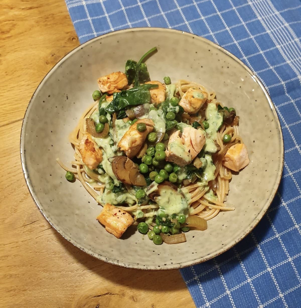 Pasta met zalm en prei-room saus