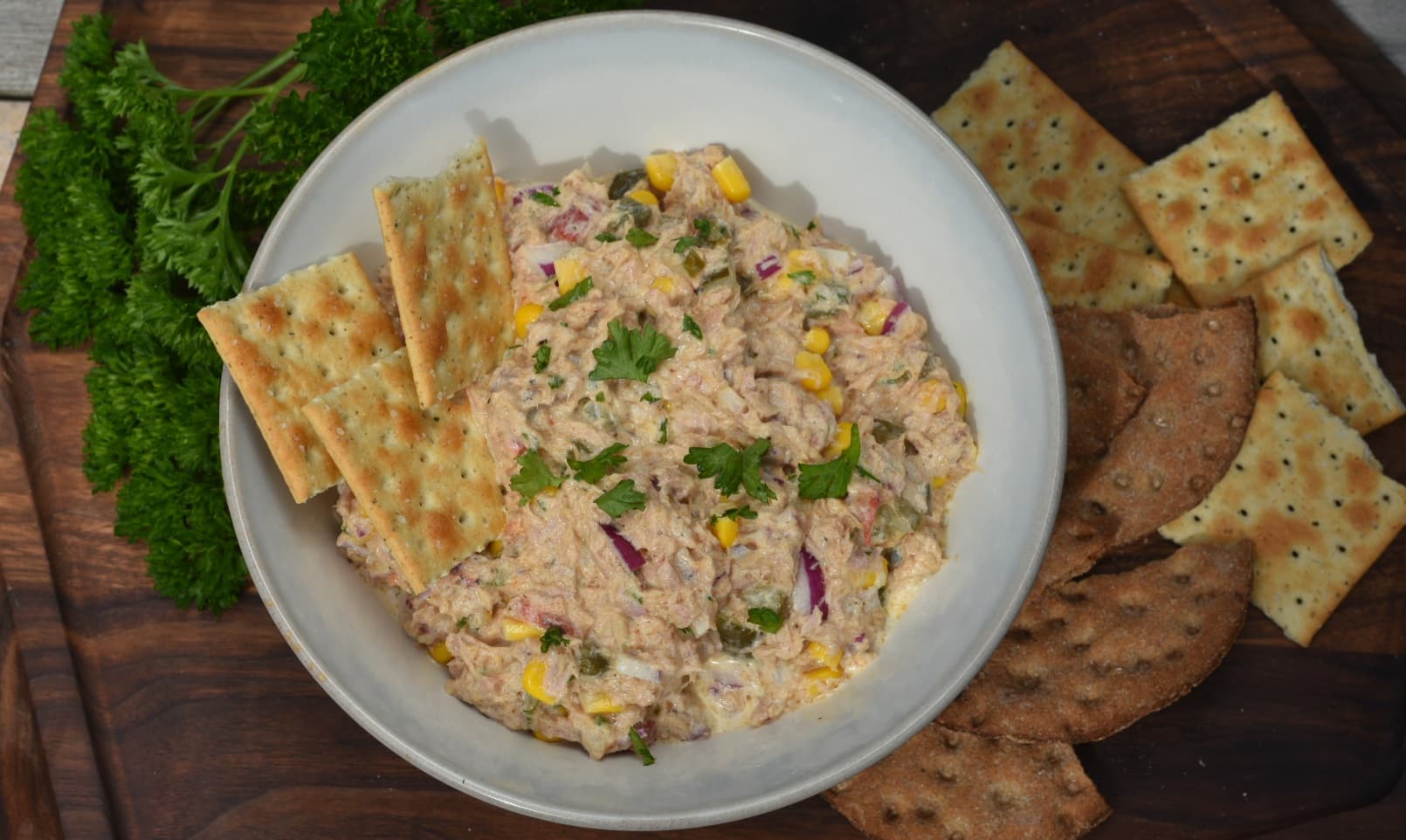 Tonijnsalade met augurk en paprika