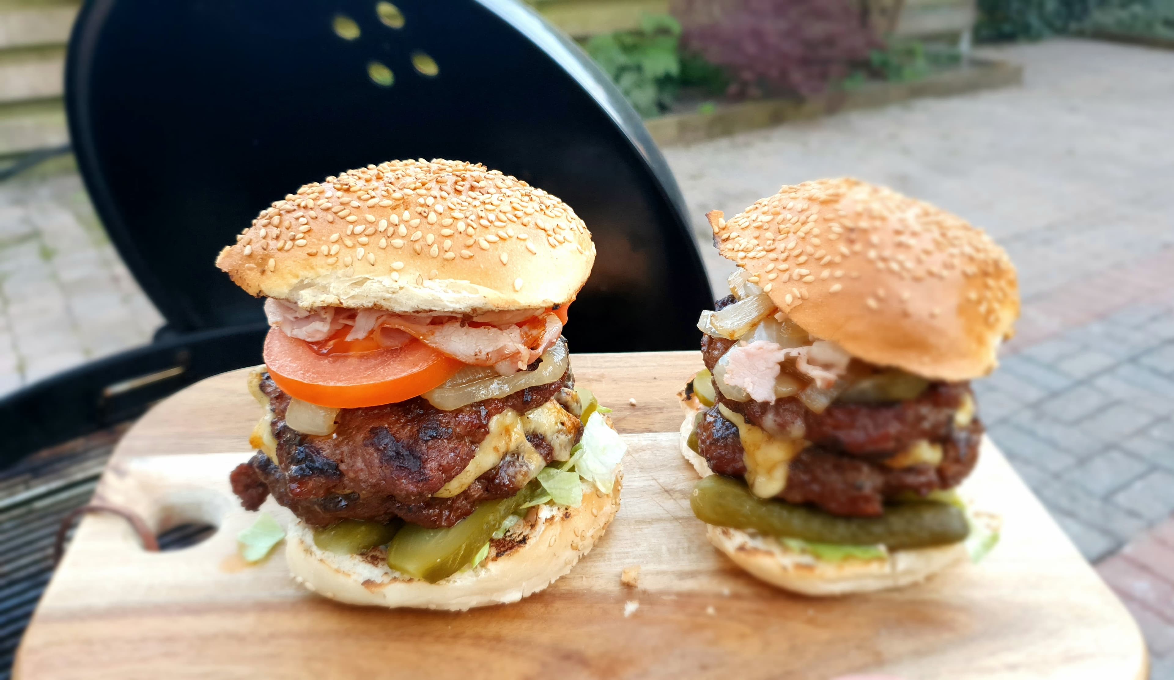 Homemade Hamburger van de BBQ