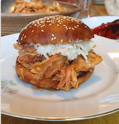 Broodje pulled chicken met homemade brioche