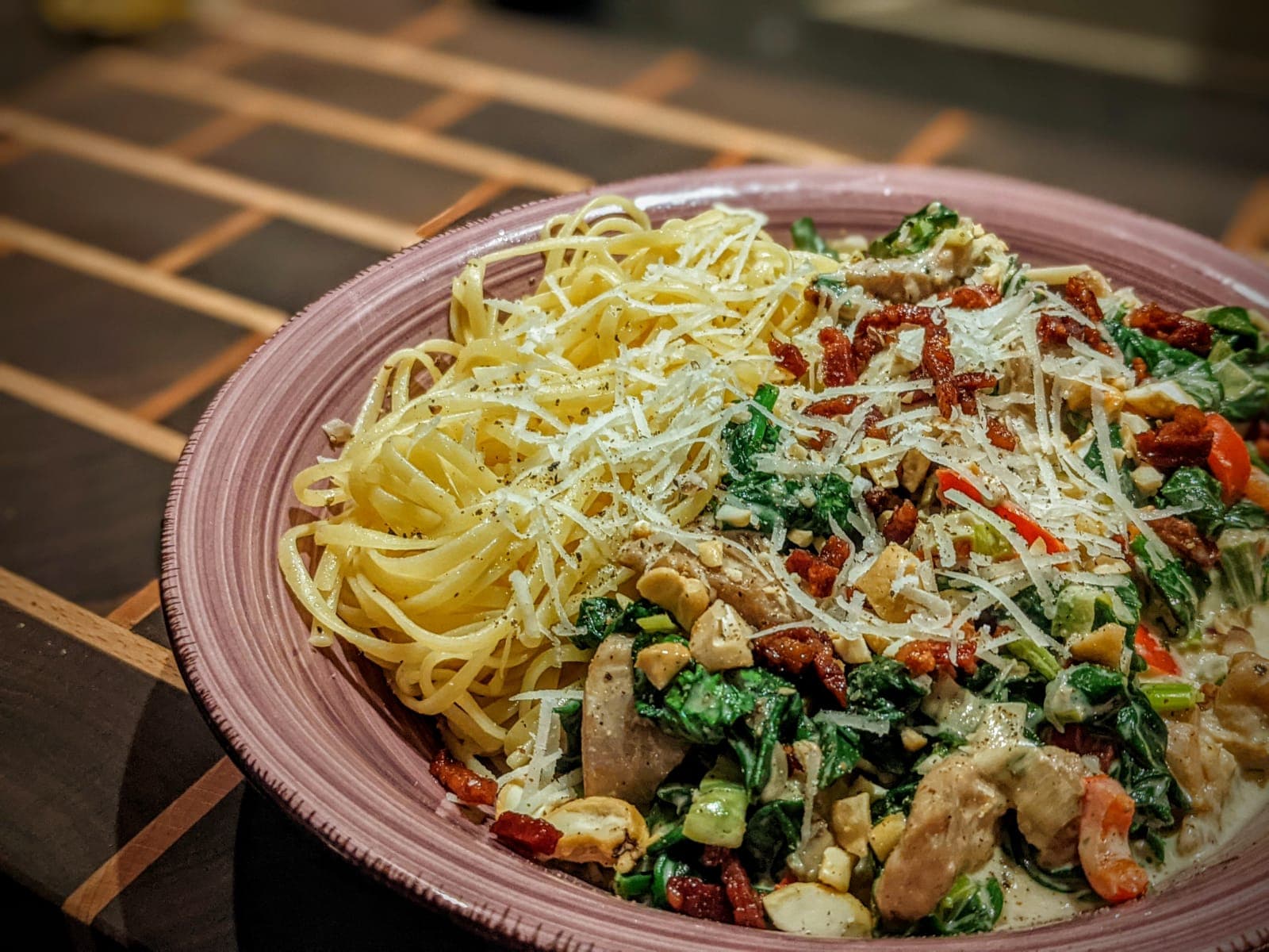 Romige pasta met spinazie en cashewnoten