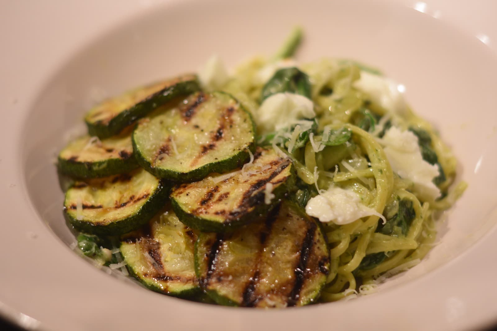 Vegetarische pasta pesto met buffelmozzarella
