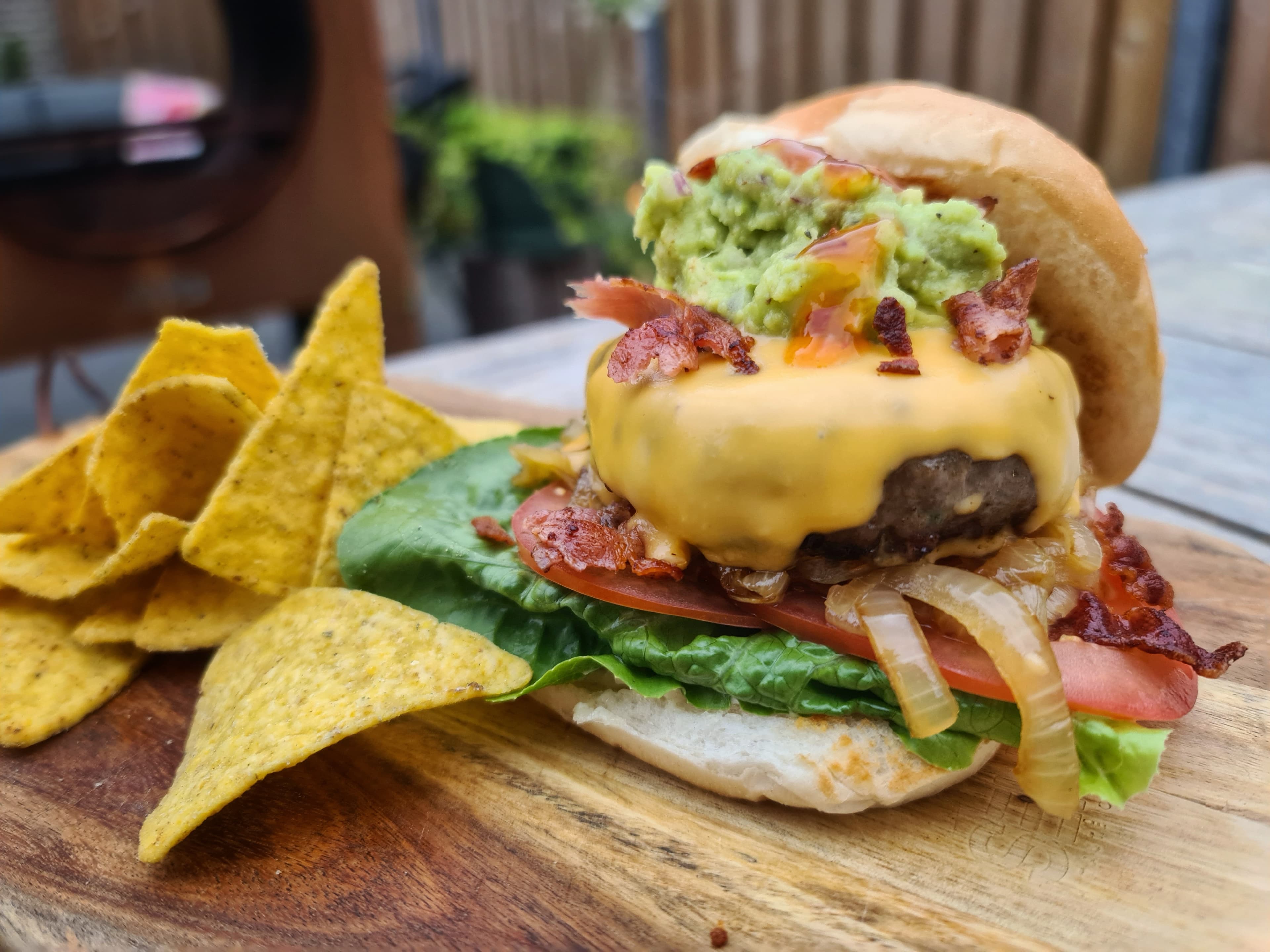 Cheeseburger met guacamole