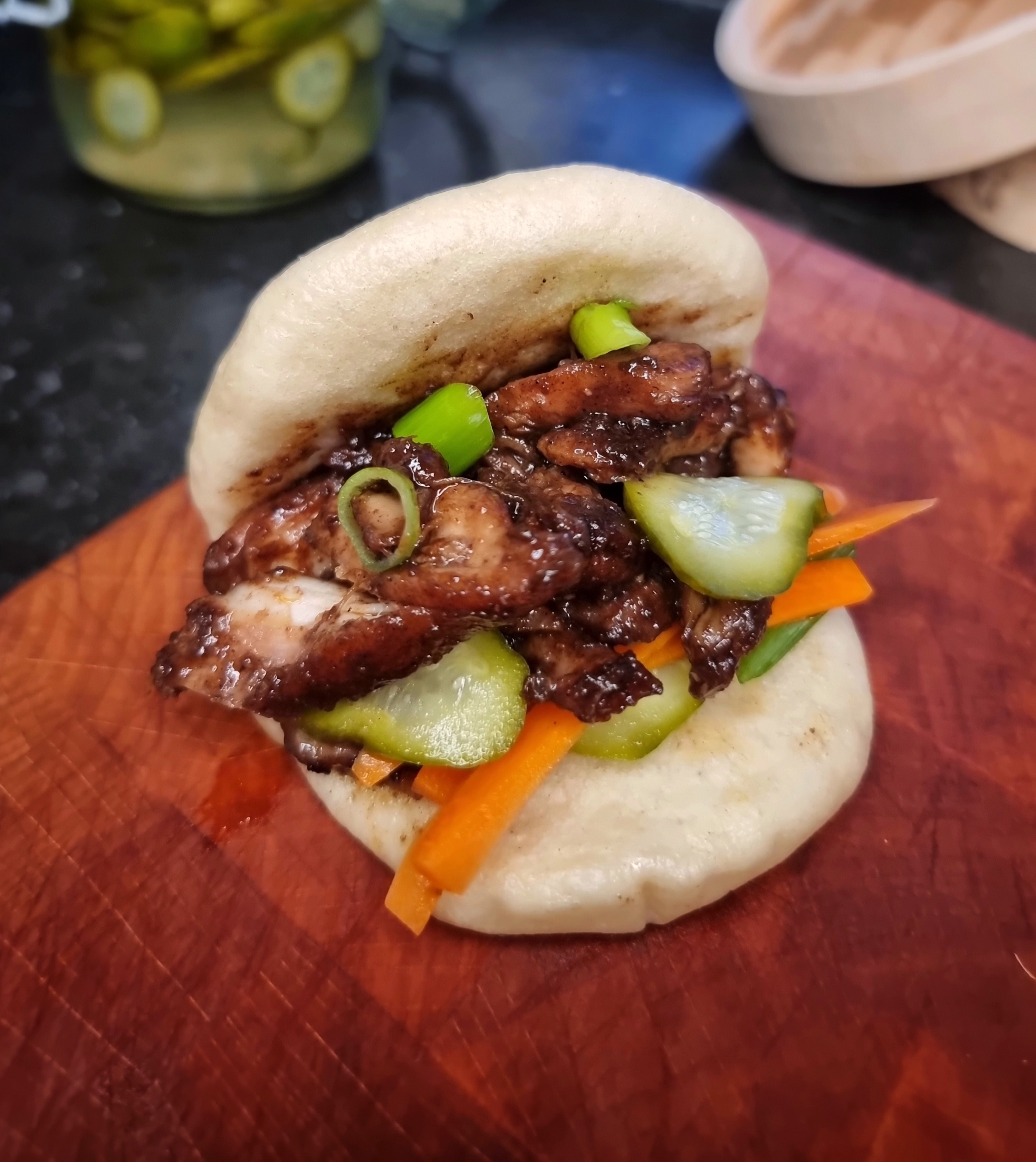 Bao bun met pulled chicken