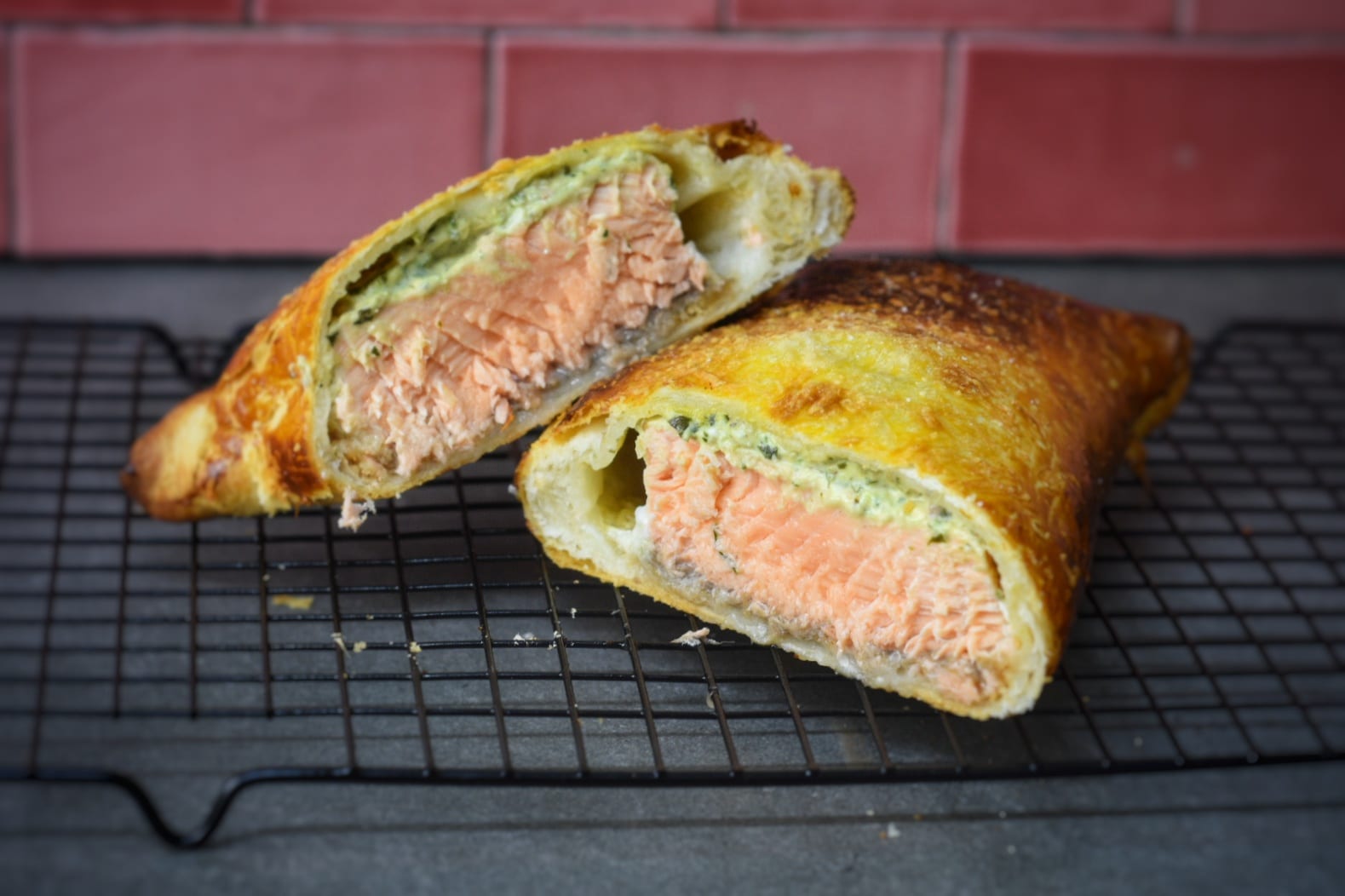 Zalm in bladerdeeg met verse pesto