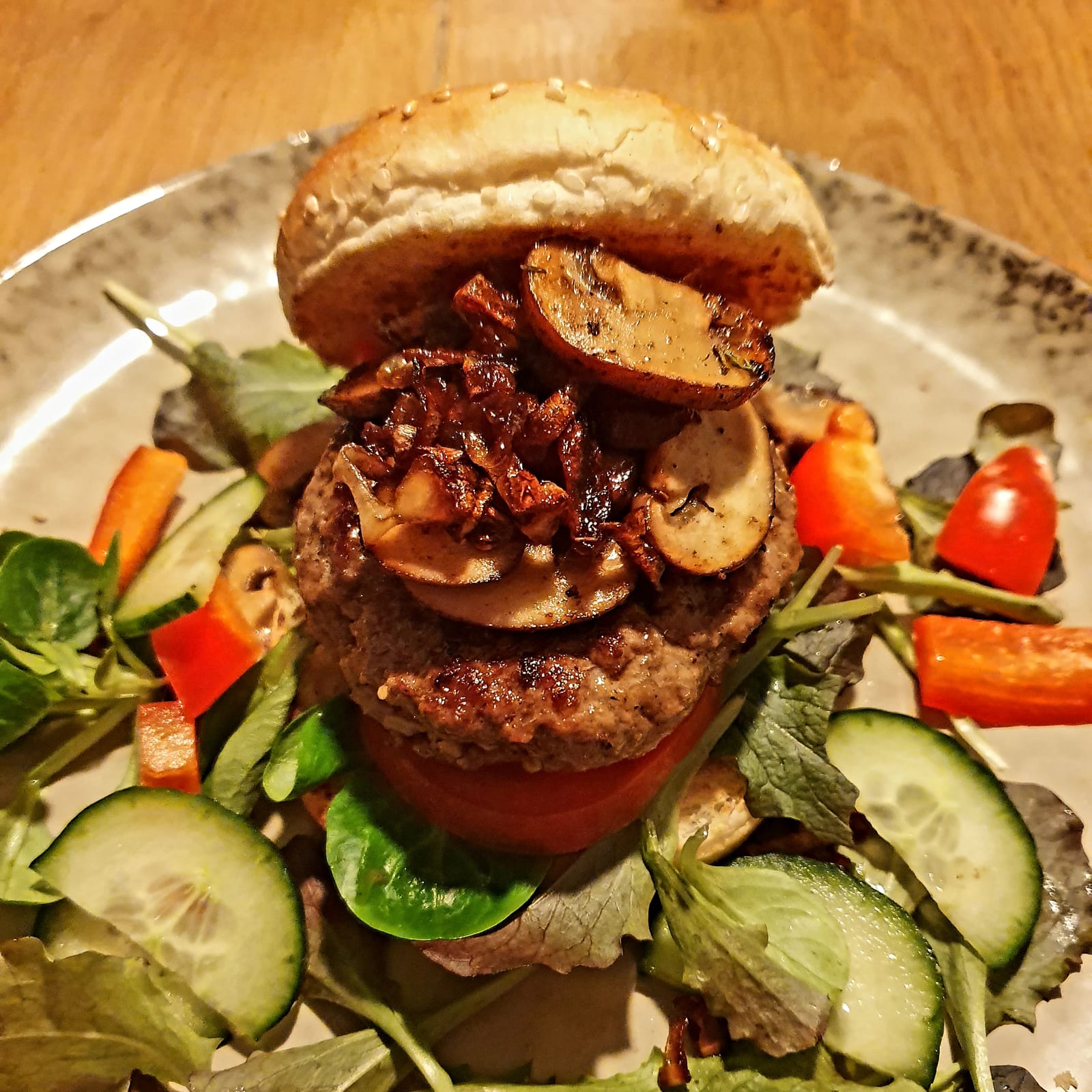 Hertenburger met champignons