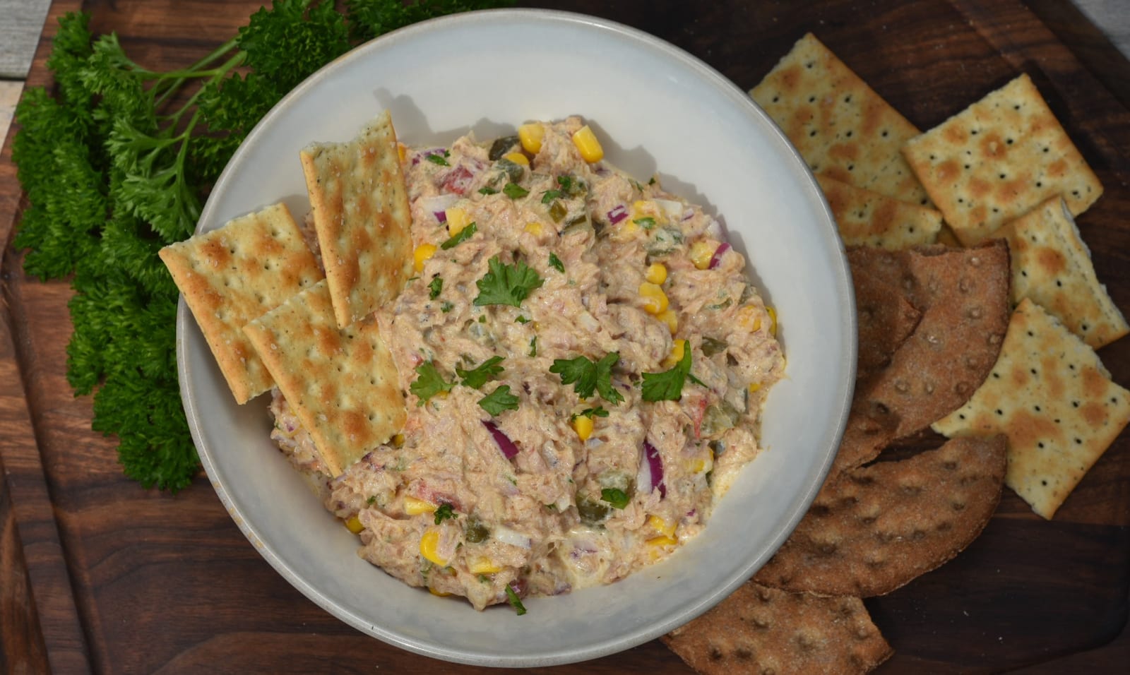 Tonijnsalade met augurk en paprika