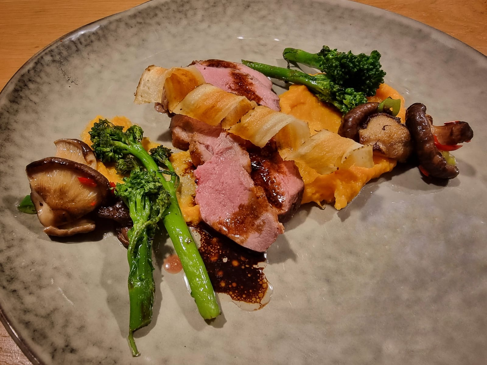 Eendenborst met zoete aardappelpuree en schorseneer